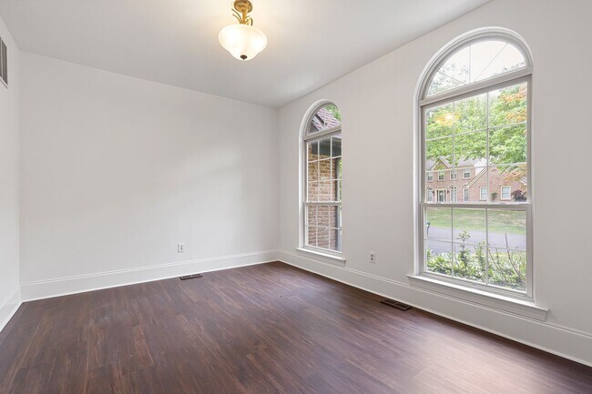 Building Photo - Stylishly Updated 4BR Home in Convenient Bear Location