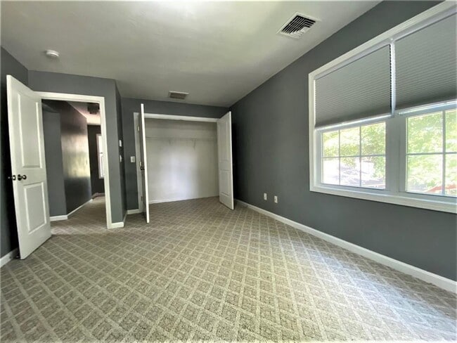 Building Photo - 303 Reservoir Ave