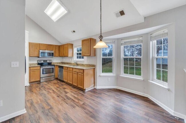 Building Photo - 5508 Kiev Dr