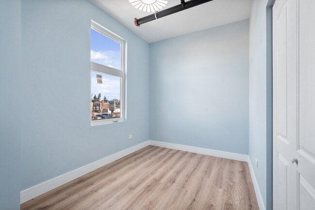 Building Photo - 9909 W Roosevelt Rd