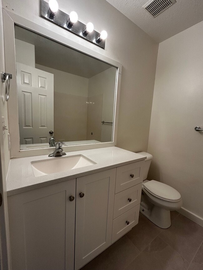 Building Photo - 8045 N Plum Creek Dr
