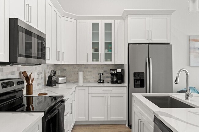 Building Photo - Gorgeous New Constriction House in Tampa