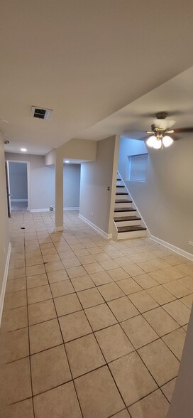 Living room - 4725 S Western Blvd
