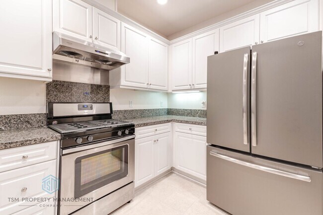 Building Photo - 3250 E Yountville Dr