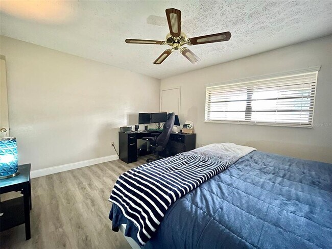 Building Photo - 3016 Oak Cove Dr