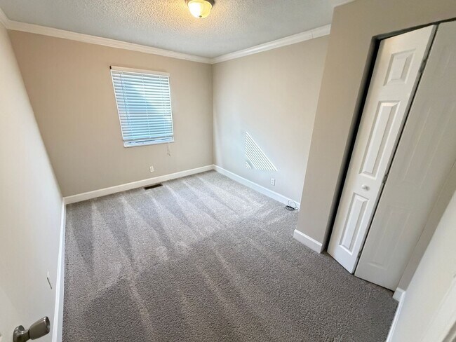 Building Photo - 2Bed/1Ba Duplex close to Downtown Concord Fully Renovated with Laundry Room on Site