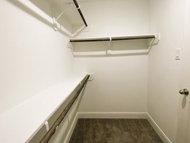 Building Photo - 711 S Houston Ave