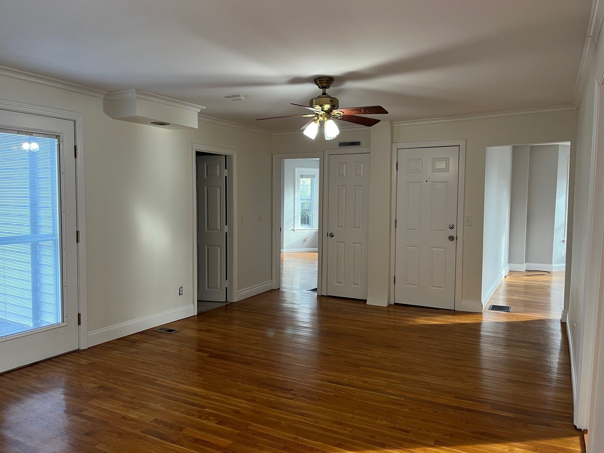 Building Photo - 27 Pleasant St