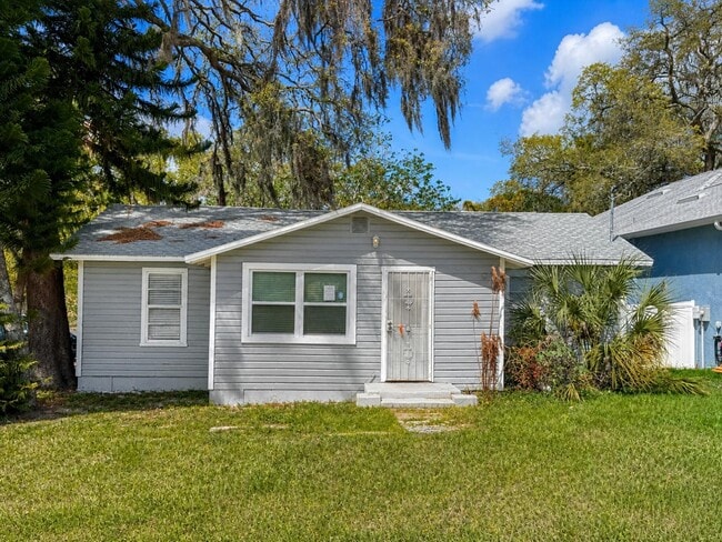 Building Photo - 8702 El Portal Dr