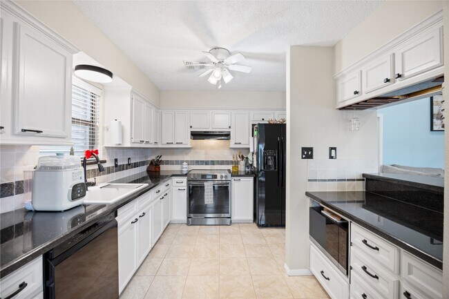 Building Photo - 1114 Tiki Dr