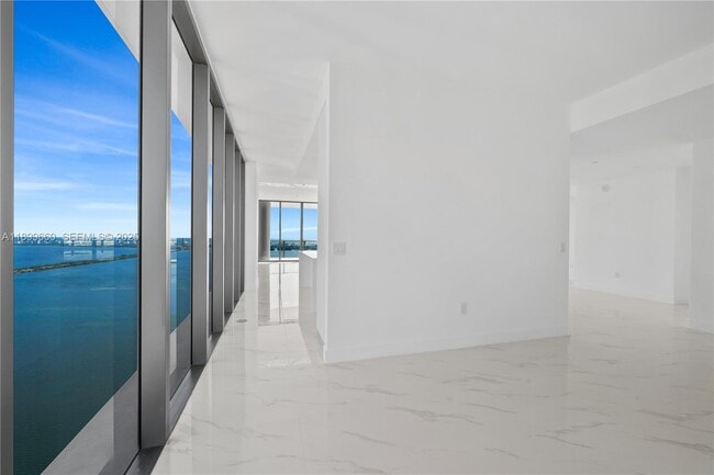 Building Photo - 700 NE 24th St