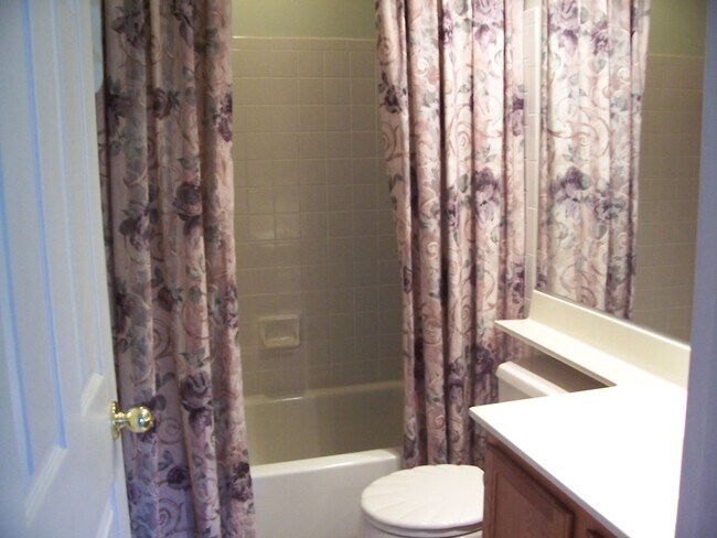 Building Photo - 3 Level Townhome- Odenton, MD