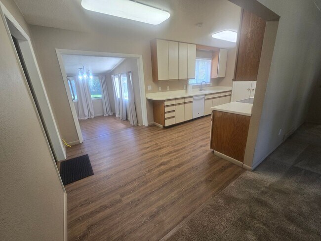 Building Photo - Rural 3 Bedroom Home in Fort Collins with Attached Garage and HUGE Yard Now Available! NO HOA!