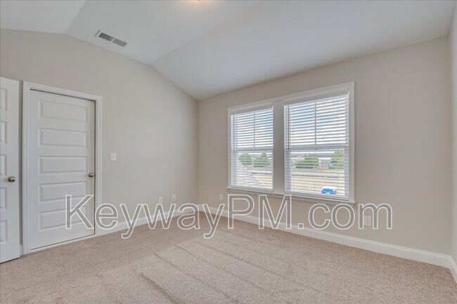 Building Photo - 715 Bronze Wy