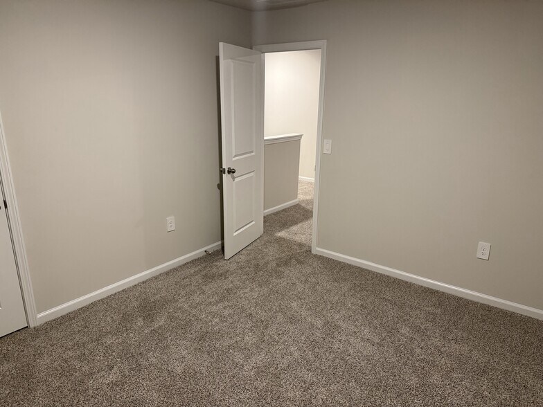 Building Photo - 2044 Avalon Rdg