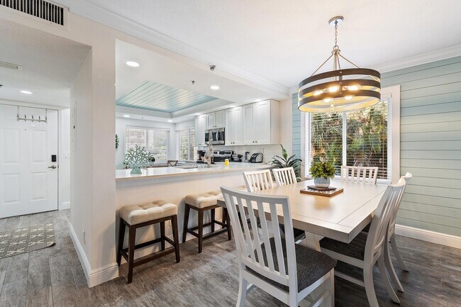 Building Photo - 275 Palm Ave