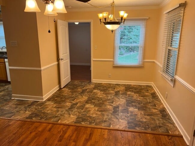Building Photo - Maryville 37803 - Upstairs only -  4 & 1.5 baths - Contact Troy Adams (865) 233-6949