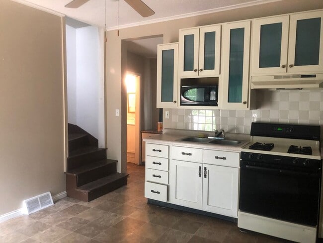 Building Photo - Adorable Rural Home in Rochester School District!