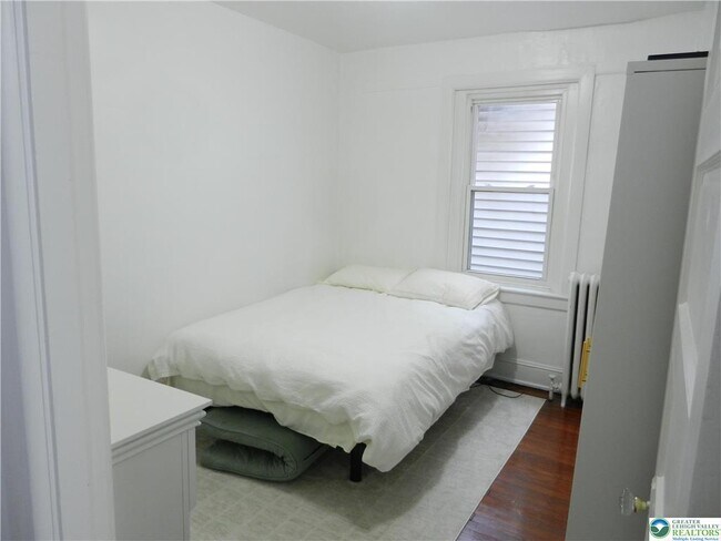 Building Photo - 1428 Center St