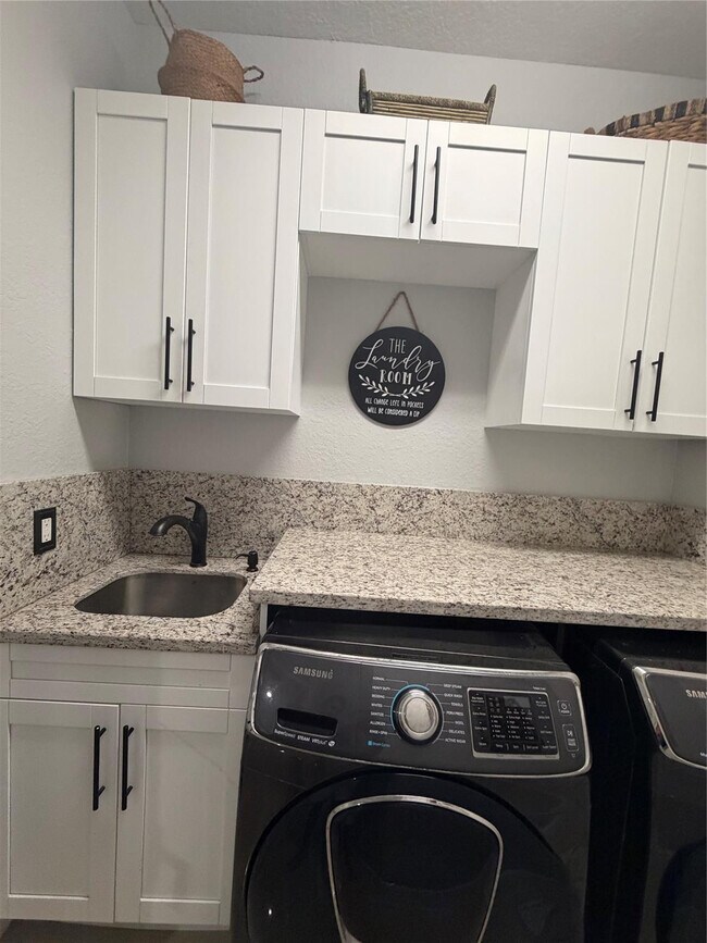 Building Photo - 12200 NW 77th Manor