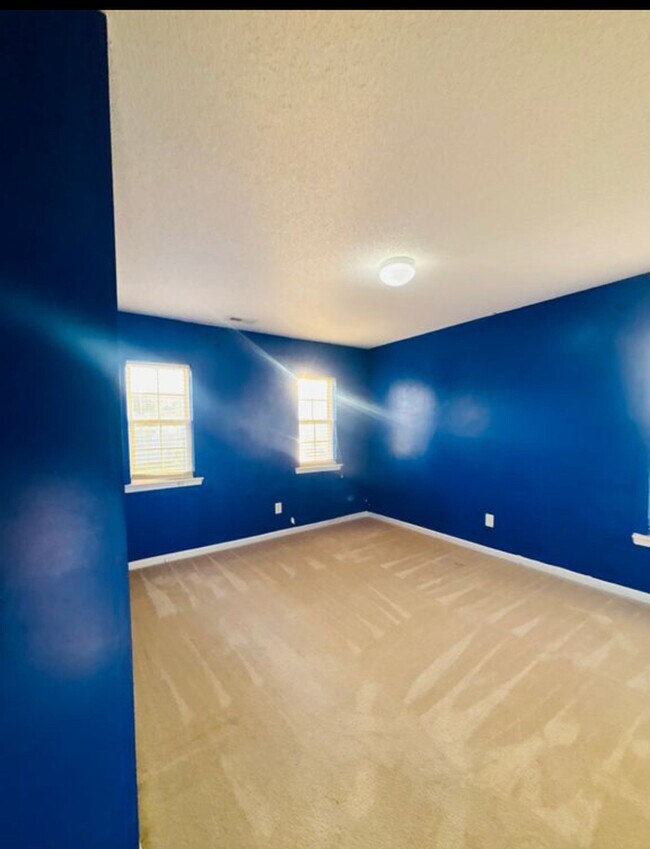 Building Photo - SPECIAL!!!!!$500 OFF SECOND MONTHS RENT!!!!!! Spacious 4-Bedroom Home with Expansive Loft & Moder...