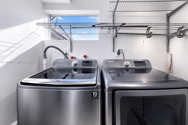 Building Photo - 6780 Meade St