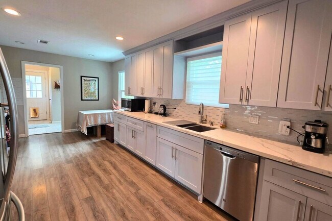 Building Photo - 1810 San Sebastian Ln