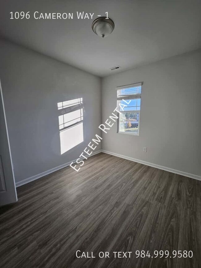 Building Photo - 1096 Cameron Wy