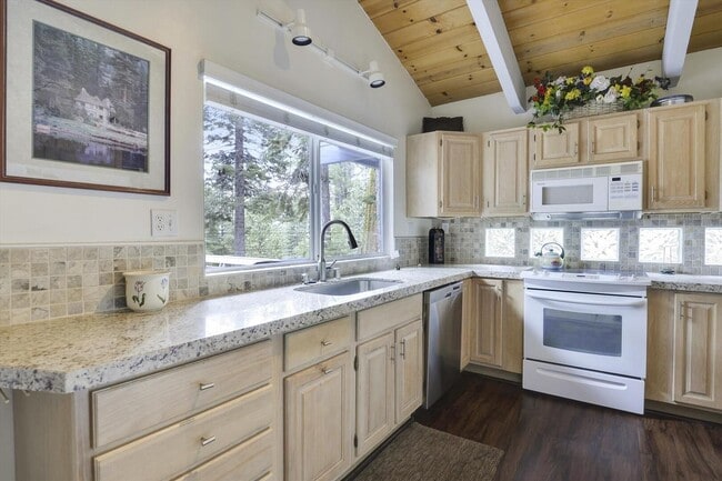 Building Photo - LEASE PENDING- Snow Flower, Tahoe City Ski...