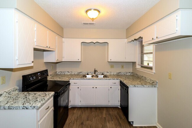 Building Photo - 7135 Hillshire Dr