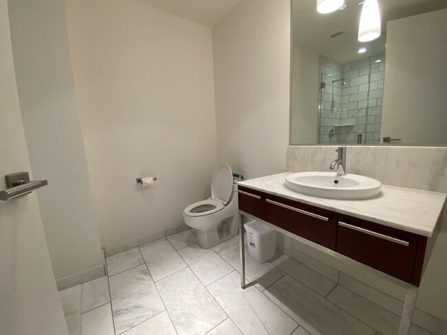 Building Photo - 4471 Dean Martin Dr