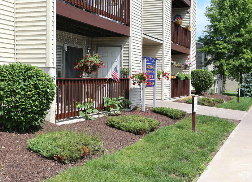 Building Photo - Lakepointe Apartment Homes