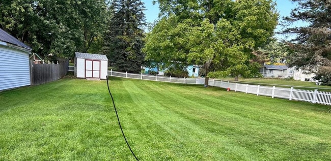 Building Photo - 324 Butterfield Ave