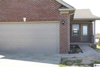 Building Photo - 121 Twin Lakes Dr