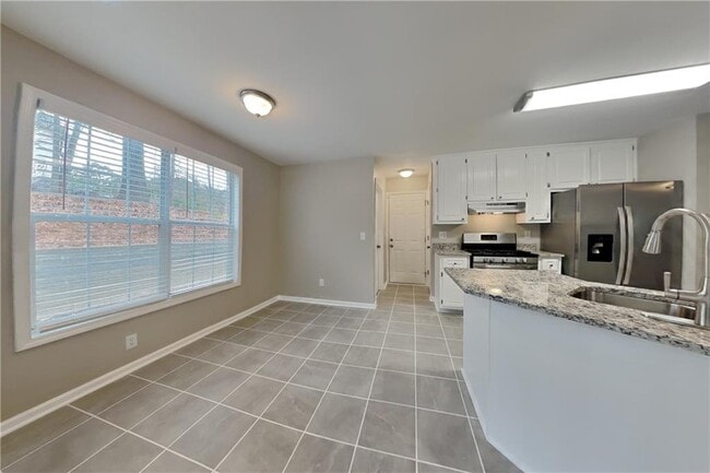 Building Photo - 3261 Chesterfield Ct