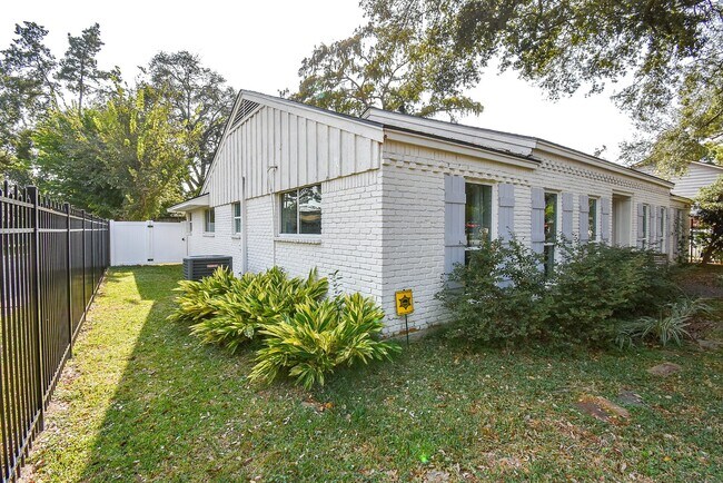 Building Photo - 9235 Pecos St