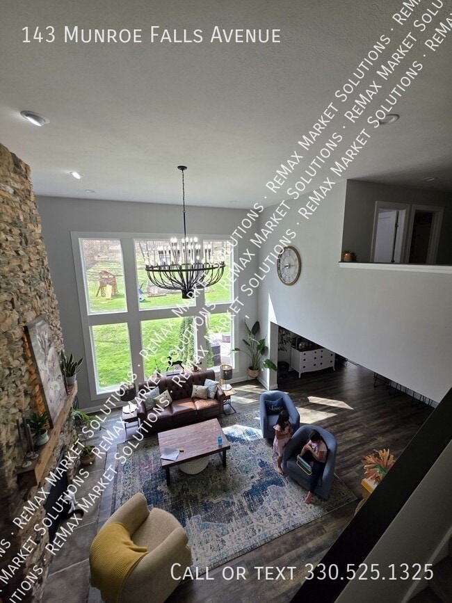 Building Photo - 143 Munroe Falls Ave