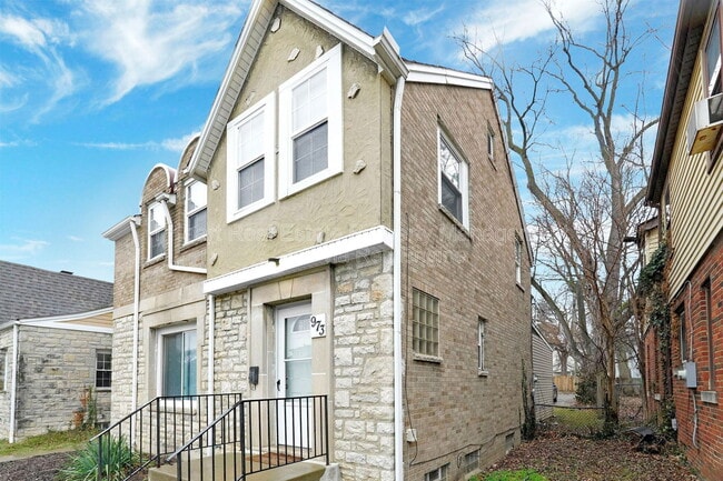 Building Photo - 973 Kelton Ave