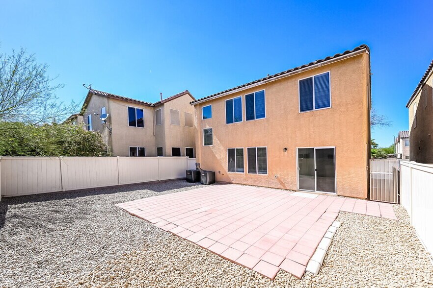 Building Photo - 5067 W Vacaville Ave