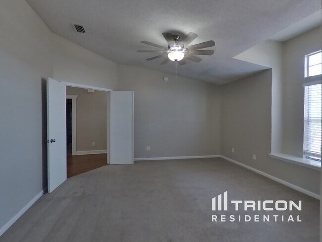 Building Photo - 344 Dijon Dr S