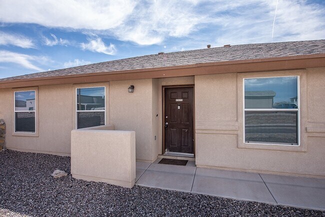 Building Photo - RECENTLY RENOVATED EASTSIDE HOME