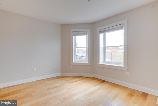 Building Photo - 847 Park Ave