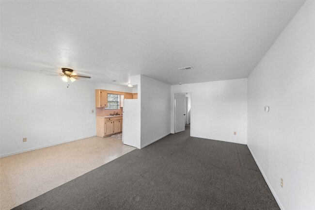 Building Photo - 926 E 14th St