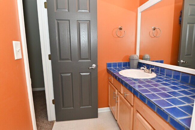 Building Photo - Spacious 4-Bedroom Haven with 2.5 Baths and Nearly 3,000 Sq Ft of Comfort in Indianapolis!