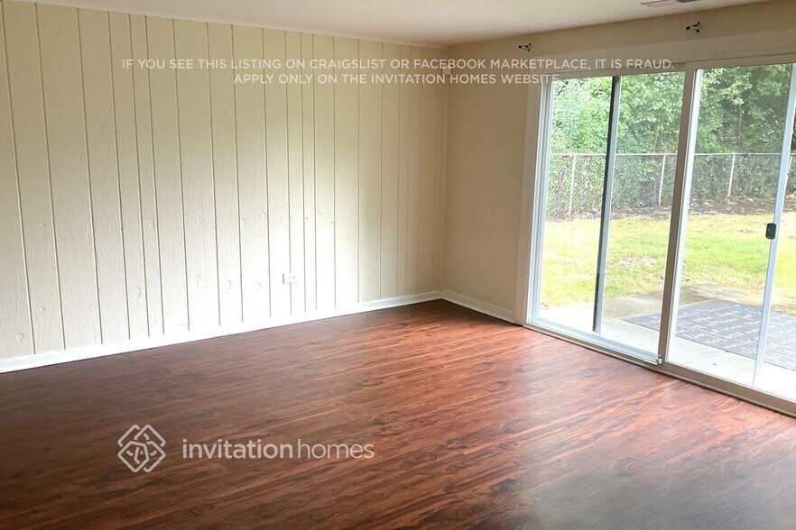 Building Photo - 22847 Redwood Dr