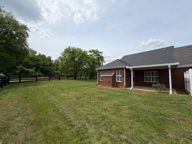 Building Photo - 1702 Thomas Ct