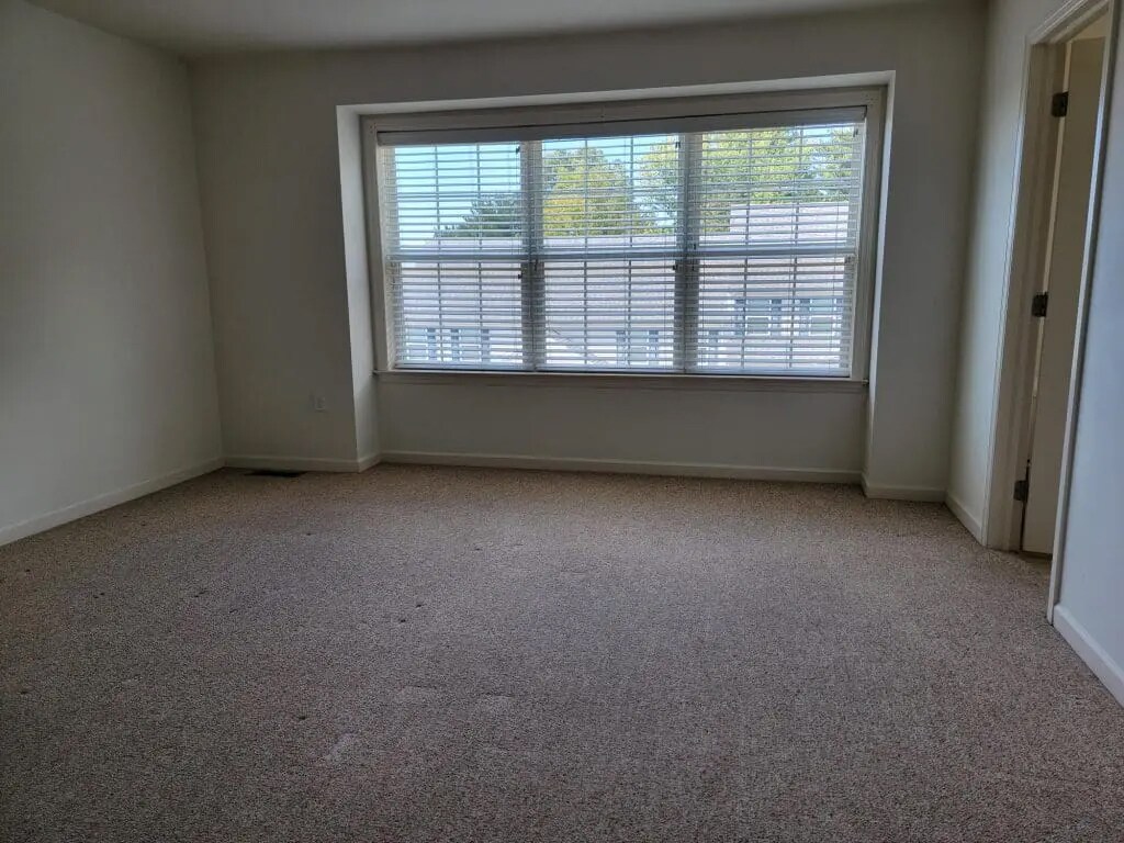 Building Photo - 639 Winding Ln