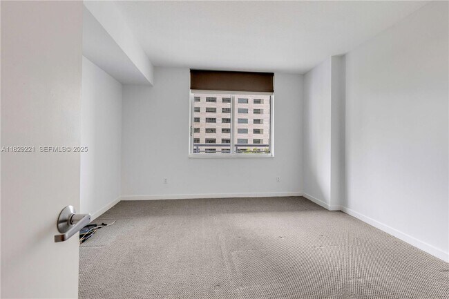 Building Photo - 335 S Biscayne Blvd