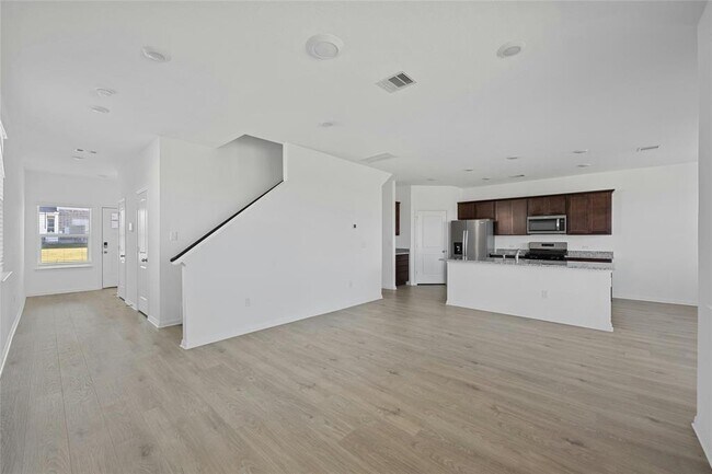 Building Photo - 321 Brody Ln