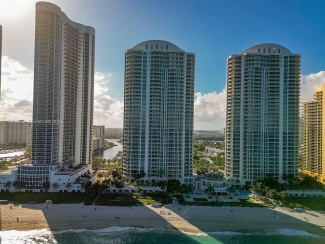 Building Photo - 16047 Collins Ave